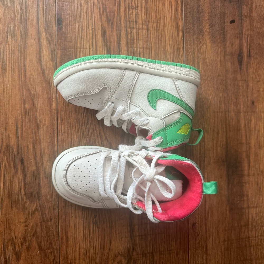 Nike Air Jordan 1 Retro High
Toddler Size 7c 705324 -134